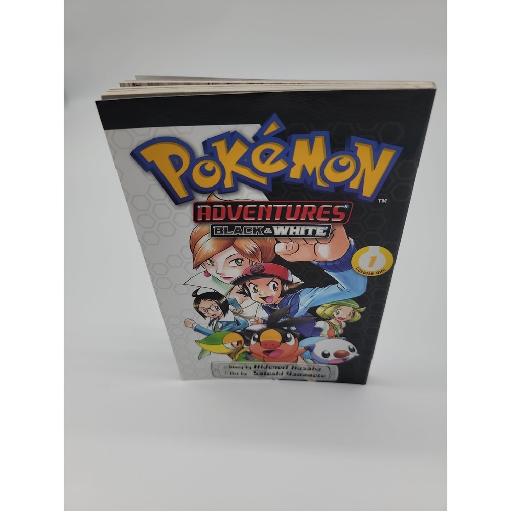 Pokemon Adventures: Black and White, Vol. 1 (Pokemon) - Paperback - New!